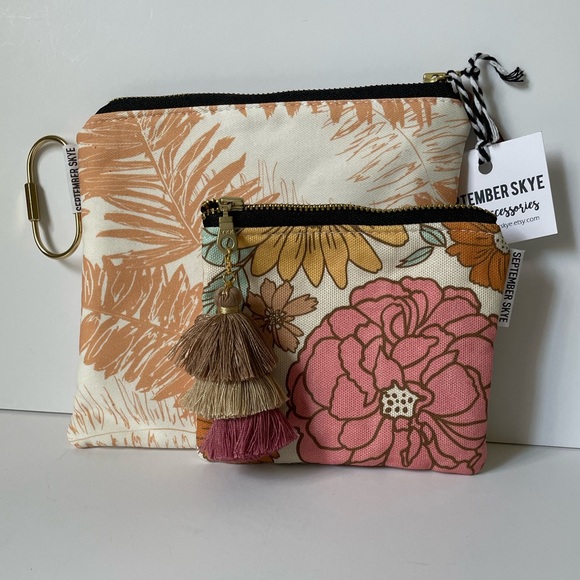 Rifle Co. Retro Flower Clutch with Bangle Wristlet & Wallet Set - Picture 7 of 16